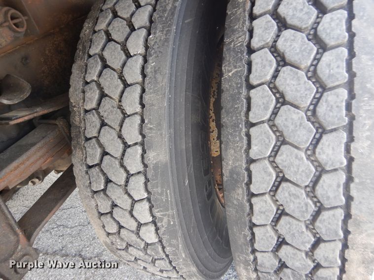 image for item IT9077 1996 Freightliner FL70  dump truck