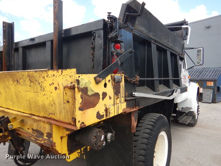 image for item IT9078 1997 International 4700  dump truck