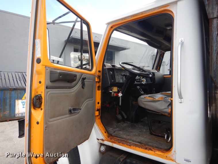 image for item IT9078 1997 International 4700  dump truck