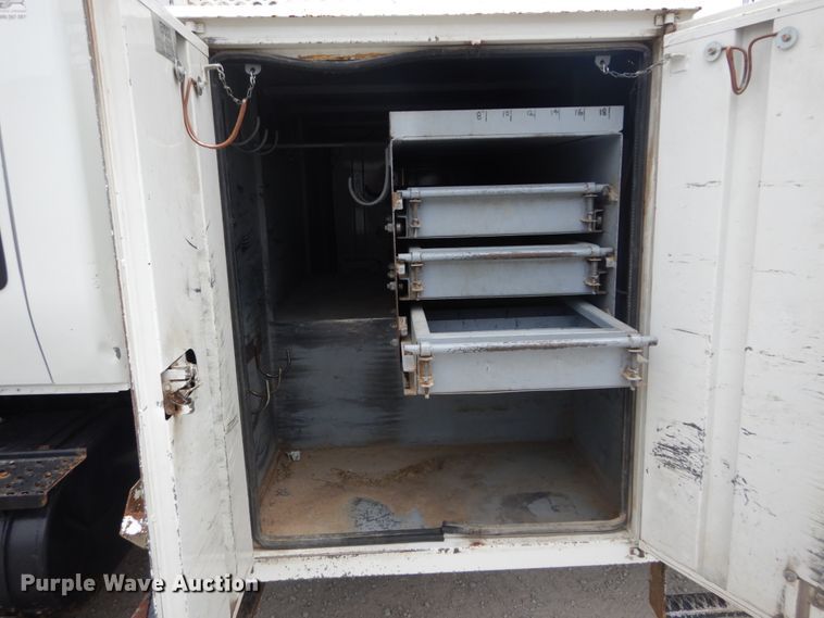 image for item IT9096 2002 International 7400  digger derrick truck