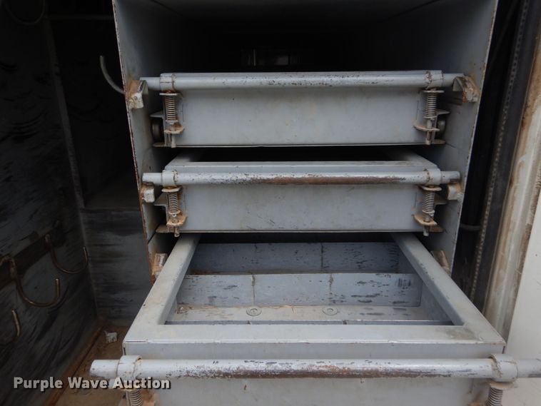 image for item IT9096 2002 International 7400  digger derrick truck