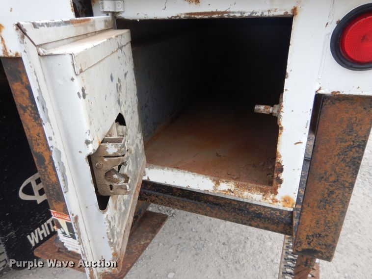 image for item IT9096 2002 International 7400  digger derrick truck