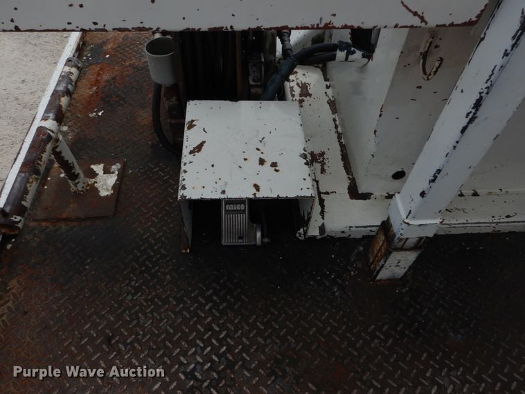 image for item IT9096 2002 International 7400  digger derrick truck