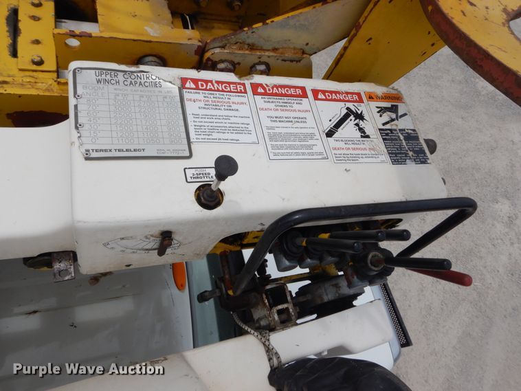 image for item IT9096 2002 International 7400  digger derrick truck