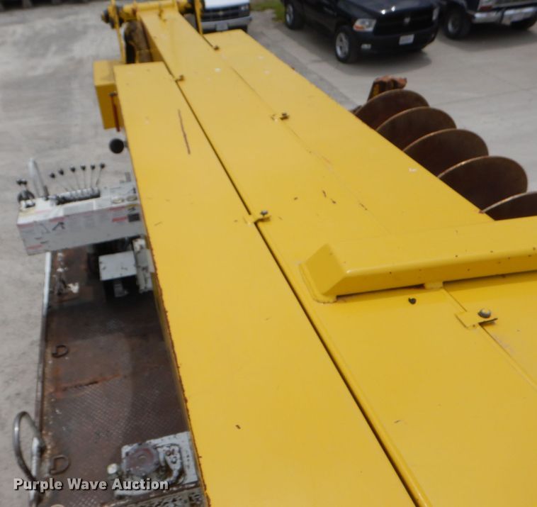 image for item IT9096 2002 International 7400  digger derrick truck