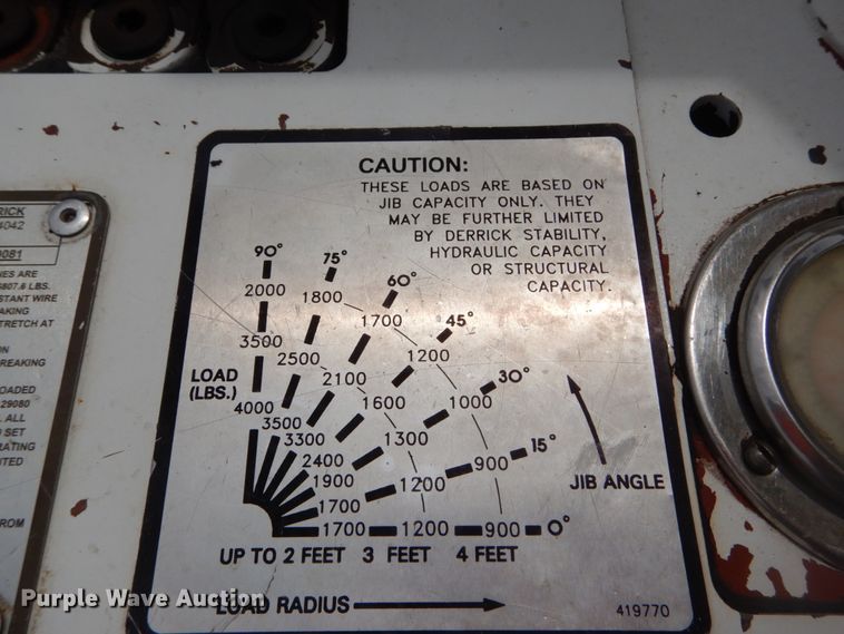 image for item IT9096 2002 International 7400  digger derrick truck