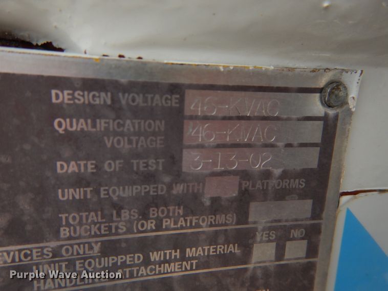 image for item IT9096 2002 International 7400  digger derrick truck