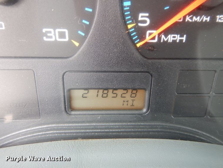 image for item IT9096 2002 International 7400  digger derrick truck