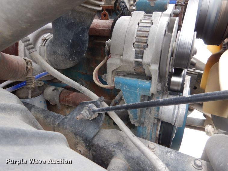 image for item IT9096 2002 International 7400  digger derrick truck