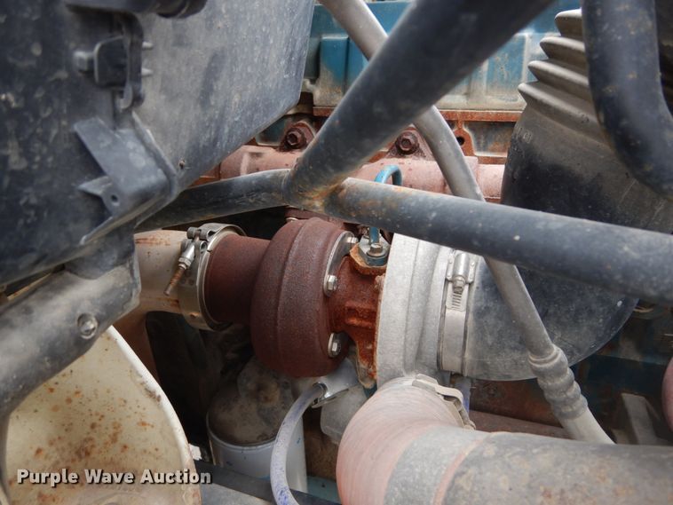 image for item IT9096 2002 International 7400  digger derrick truck