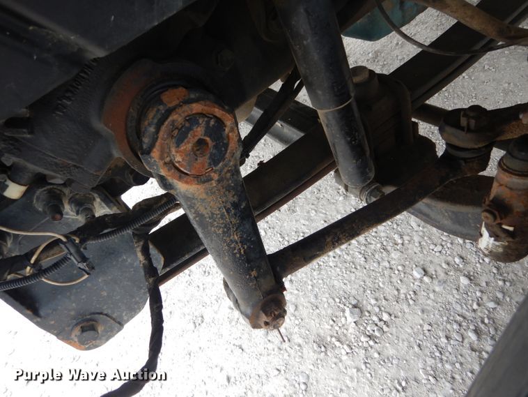 image for item IT9096 2002 International 7400  digger derrick truck