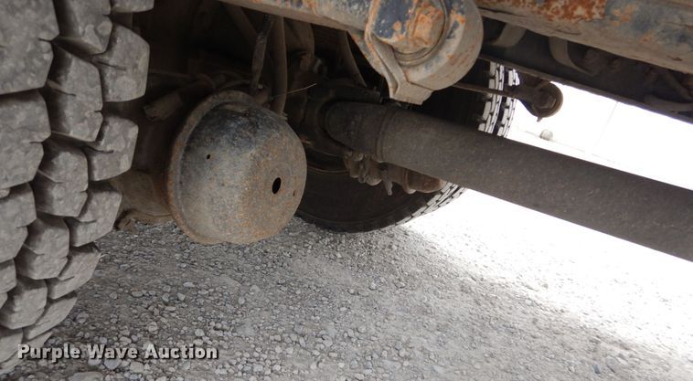 image for item IT9096 2002 International 7400  digger derrick truck