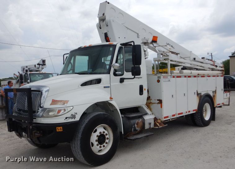 image for item IT9098 2008 International Dura Star 4400  bucket truck