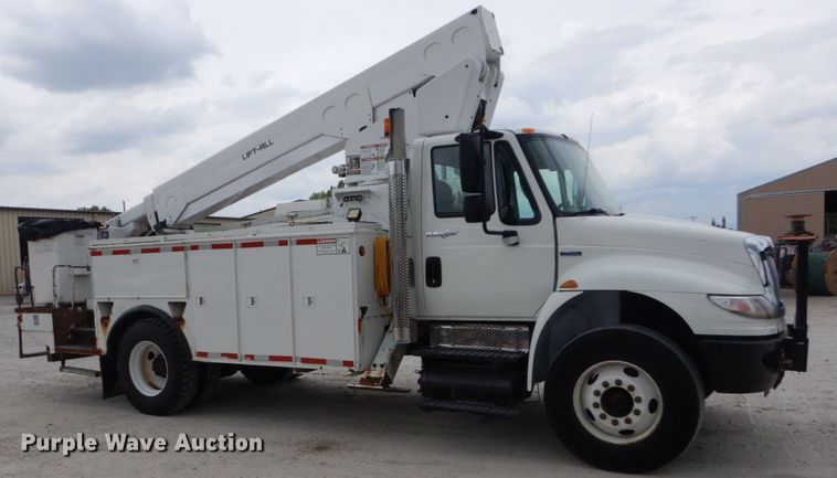 image for item IT9098 2008 International Dura Star 4400  bucket truck