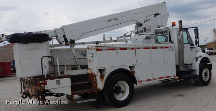 image for item IT9098 2008 International Dura Star 4400  bucket truck