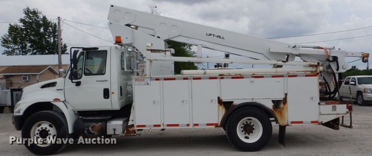 image for item IT9098 2008 International Dura Star 4400  bucket truck