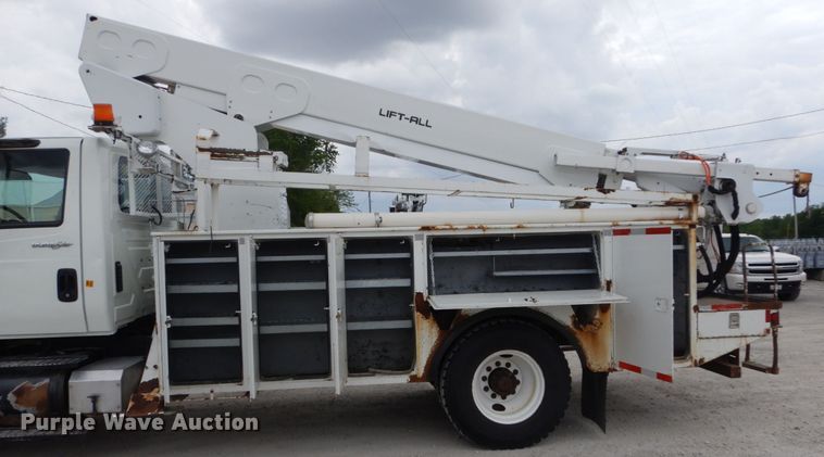 image for item IT9098 2008 International Dura Star 4400  bucket truck