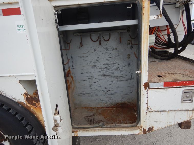 image for item IT9098 2008 International Dura Star 4400  bucket truck