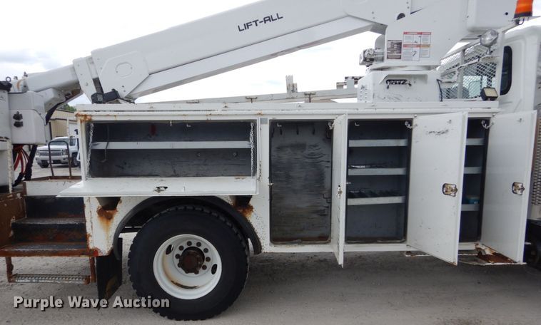 image for item IT9098 2008 International Dura Star 4400  bucket truck