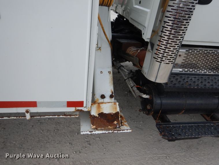 image for item IT9098 2008 International Dura Star 4400  bucket truck