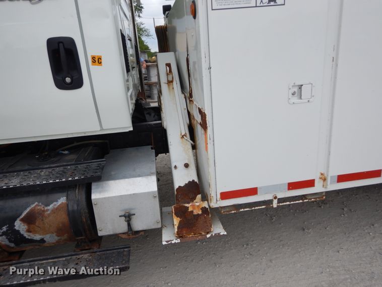 image for item IT9098 2008 International Dura Star 4400  bucket truck