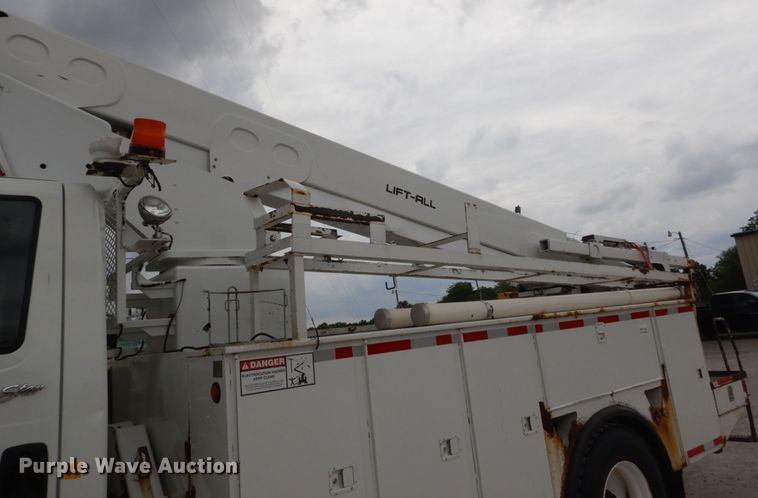 image for item IT9098 2008 International Dura Star 4400  bucket truck