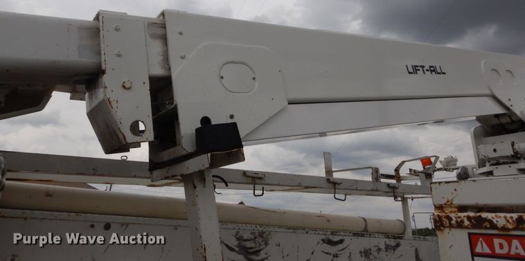 image for item IT9098 2008 International Dura Star 4400  bucket truck