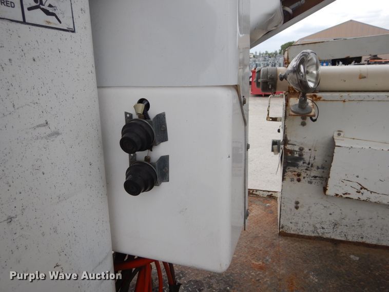 image for item IT9098 2008 International Dura Star 4400  bucket truck