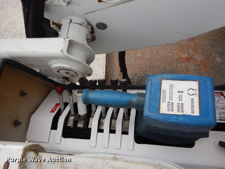 image for item IT9098 2008 International Dura Star 4400  bucket truck