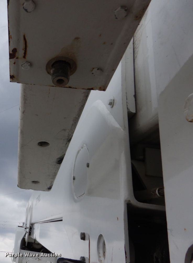 image for item IT9098 2008 International Dura Star 4400  bucket truck