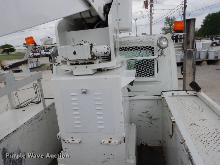 image for item IT9098 2008 International Dura Star 4400  bucket truck