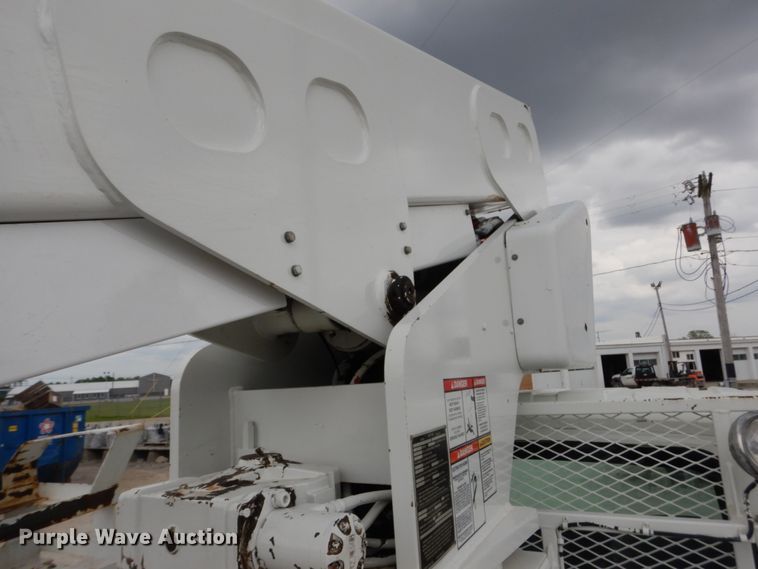 image for item IT9098 2008 International Dura Star 4400  bucket truck