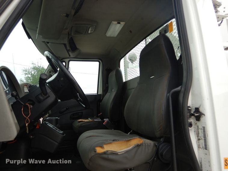 image for item IT9098 2008 International Dura Star 4400  bucket truck