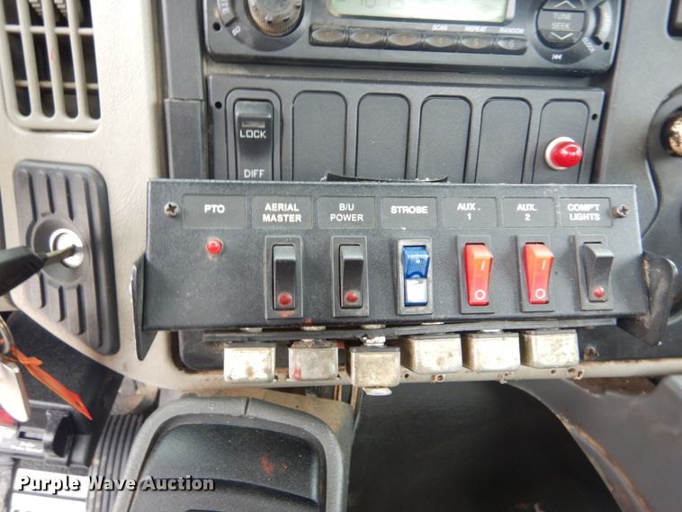 image for item IT9098 2008 International Dura Star 4400  bucket truck