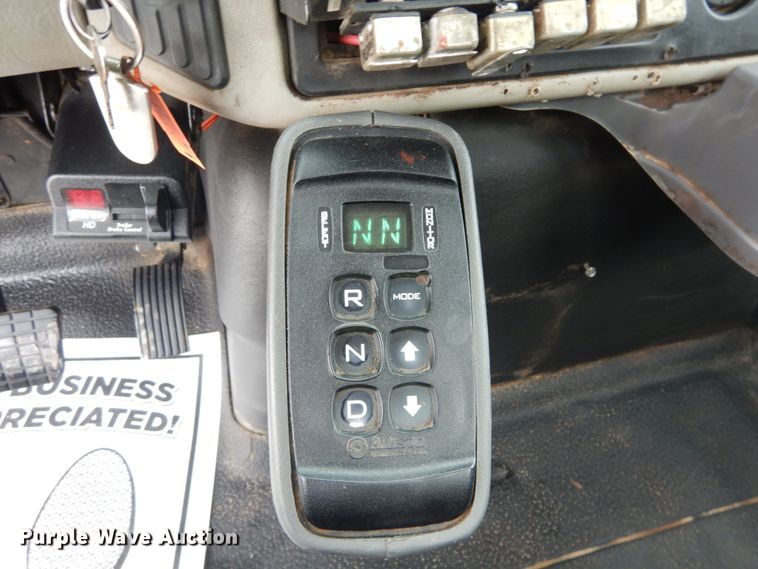 image for item IT9098 2008 International Dura Star 4400  bucket truck