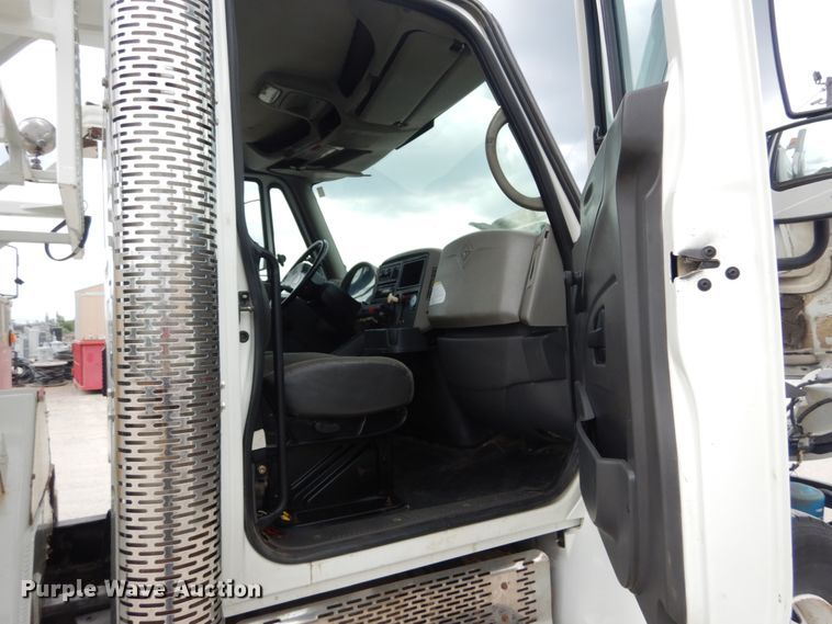 image for item IT9098 2008 International Dura Star 4400  bucket truck