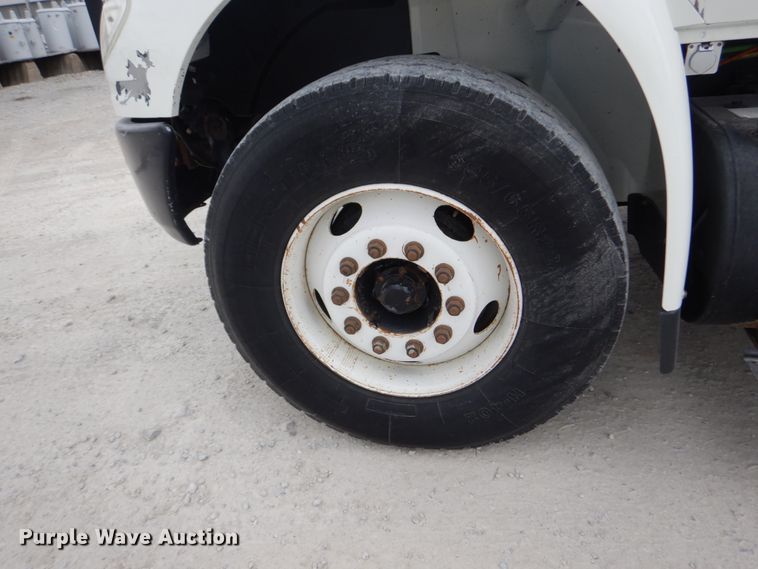 image for item IT9098 2008 International Dura Star 4400  bucket truck