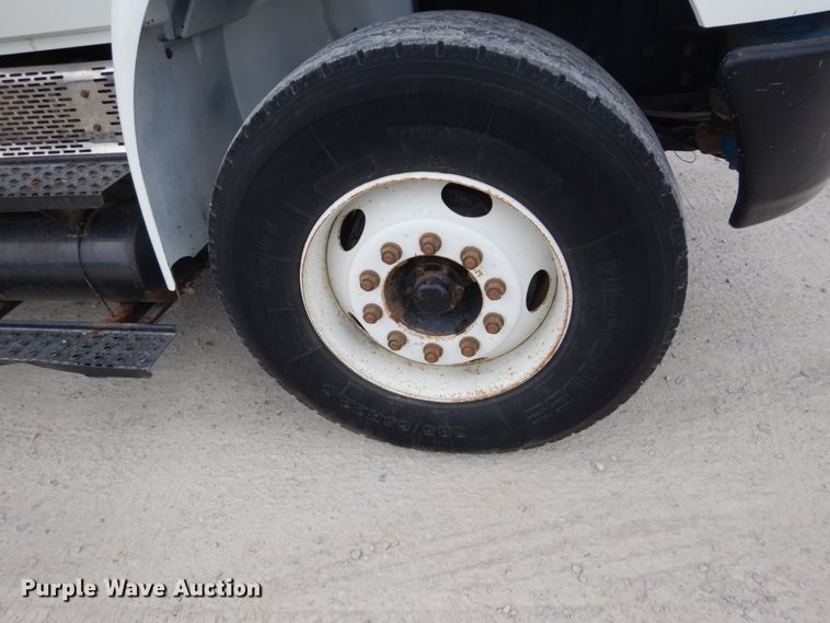 image for item IT9098 2008 International Dura Star 4400  bucket truck