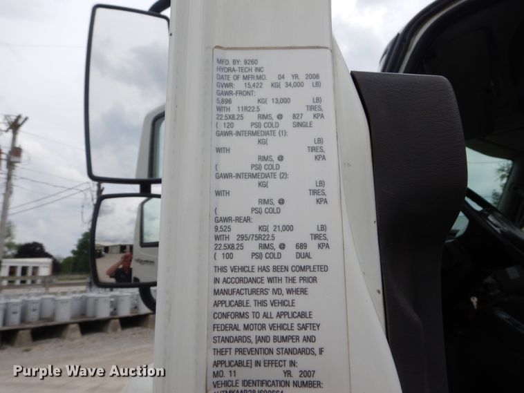 image for item IT9098 2008 International Dura Star 4400  bucket truck