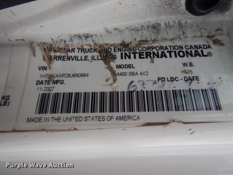 image for item IT9098 2008 International Dura Star 4400  bucket truck