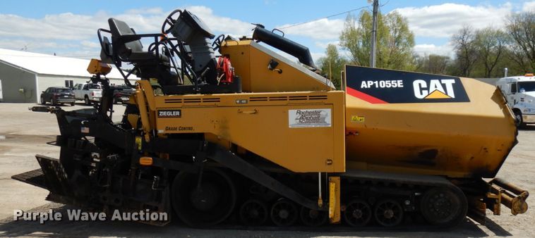 image for item IT9284 2012 Caterpillar AP1055E  paver