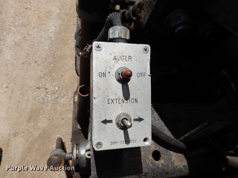 image for item IT9284 2012 Caterpillar AP1055E  paver