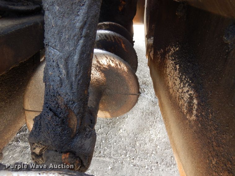 image for item IT9284 2012 Caterpillar AP1055E  paver