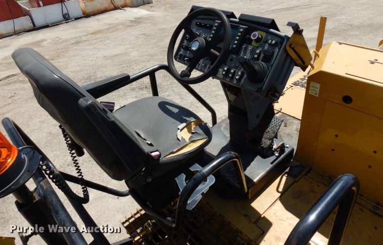 image for item IT9284 2012 Caterpillar AP1055E  paver