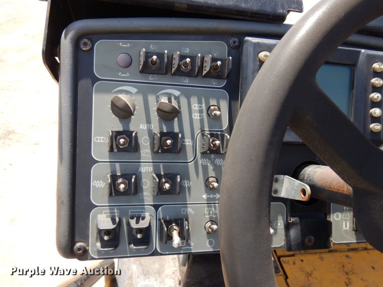 image for item IT9284 2012 Caterpillar AP1055E  paver