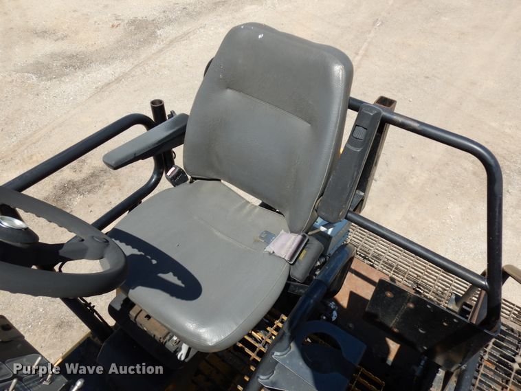 image for item IT9284 2012 Caterpillar AP1055E  paver