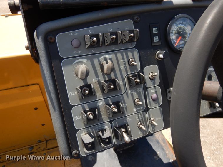 image for item IT9284 2012 Caterpillar AP1055E  paver