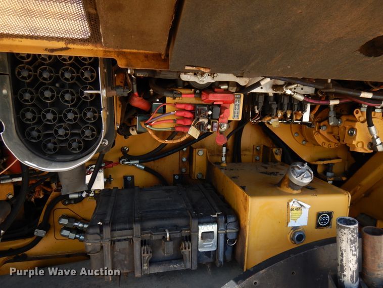 image for item IT9284 2012 Caterpillar AP1055E  paver