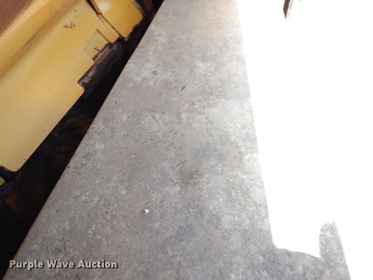 image for item IT9284 2012 Caterpillar AP1055E  paver