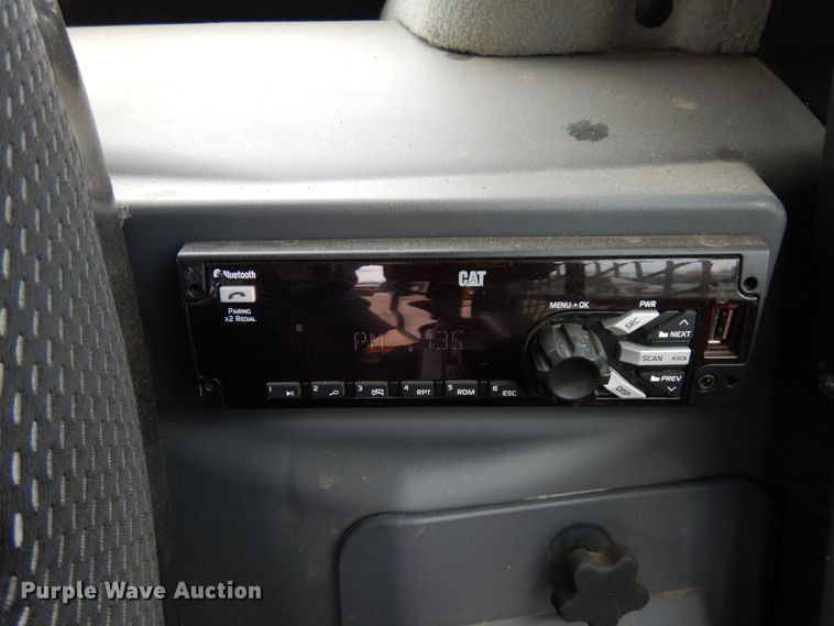 image for item IT9285 2019 Caterpillar 279D3  tracked skid steer loader